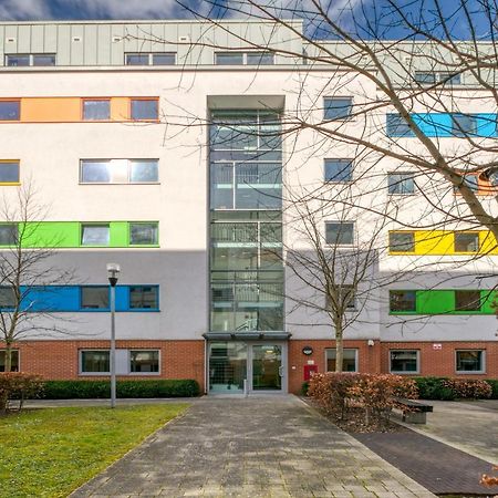 Bright & Central Room In Luton, Sleeps 2 Luton  Eksteriør billede