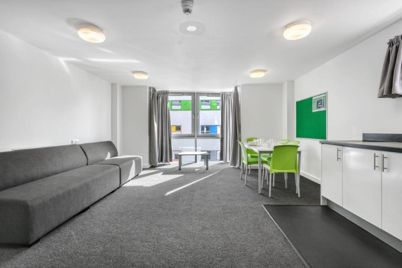 Bright & Central Room In Luton, Sleeps 2 Luton  Eksteriør billede