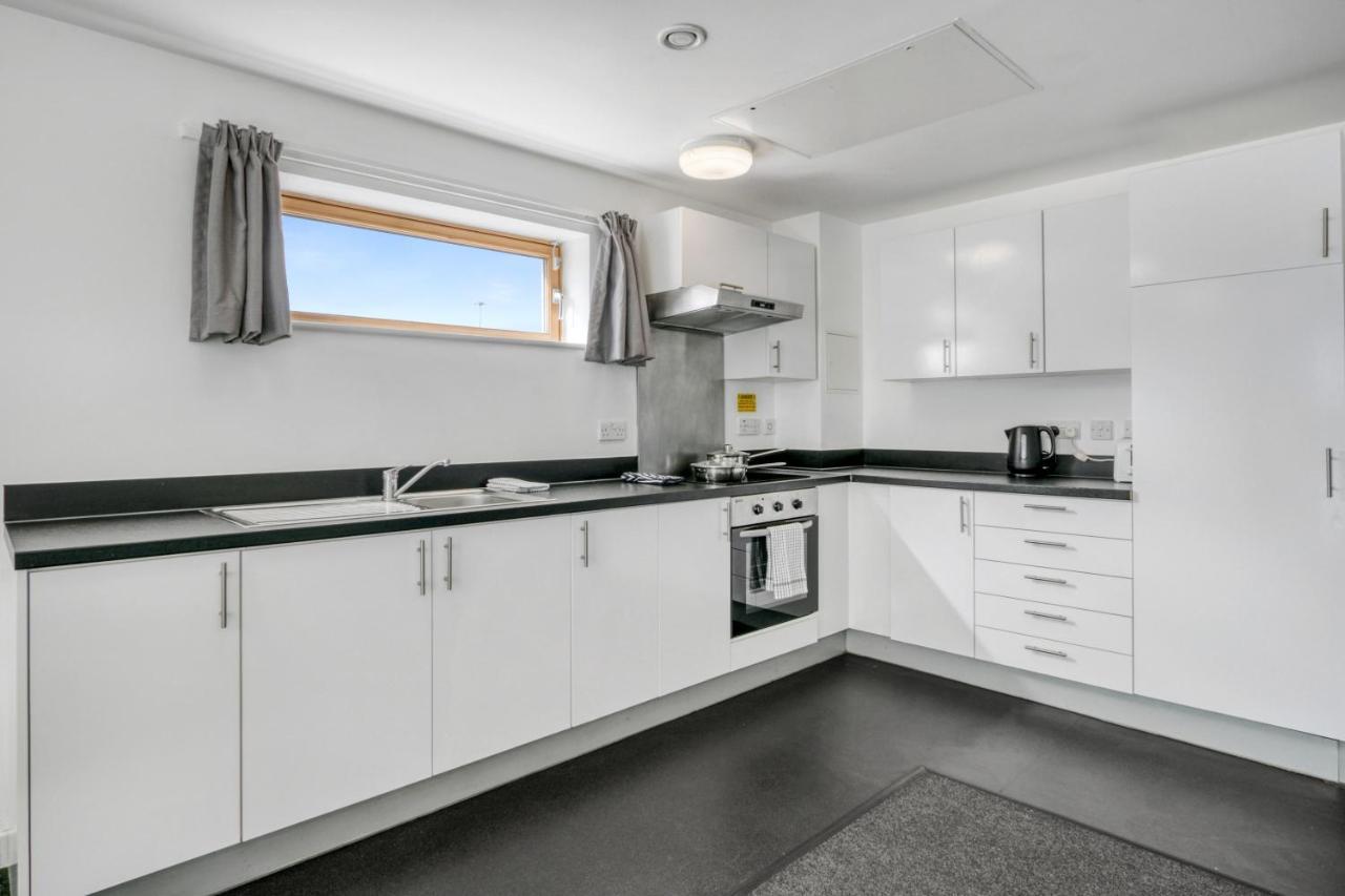 Bright & Central Room In Luton, Sleeps 2 Luton  Eksteriør billede